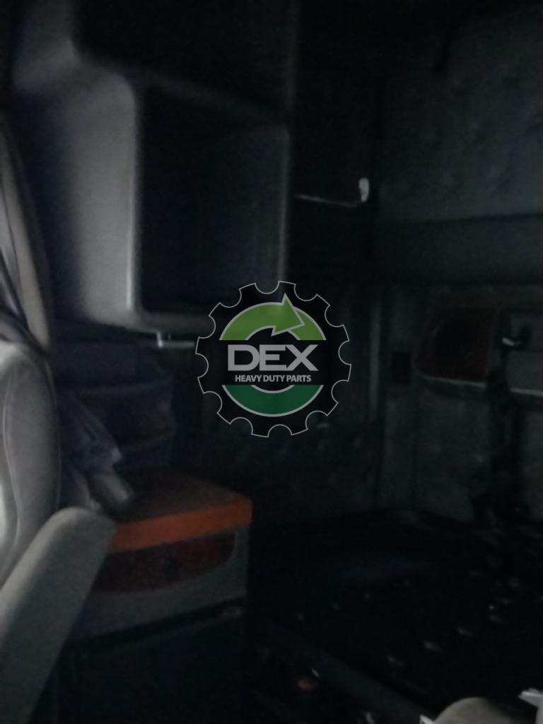Complete KW T2000 groomed sleeper cab OEM - Second Truck Parts