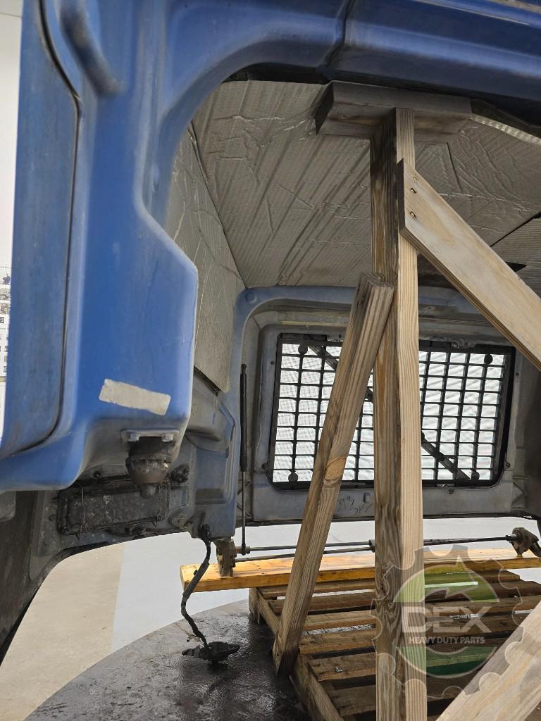 Volvo VNM groomed hood OEM 20769888