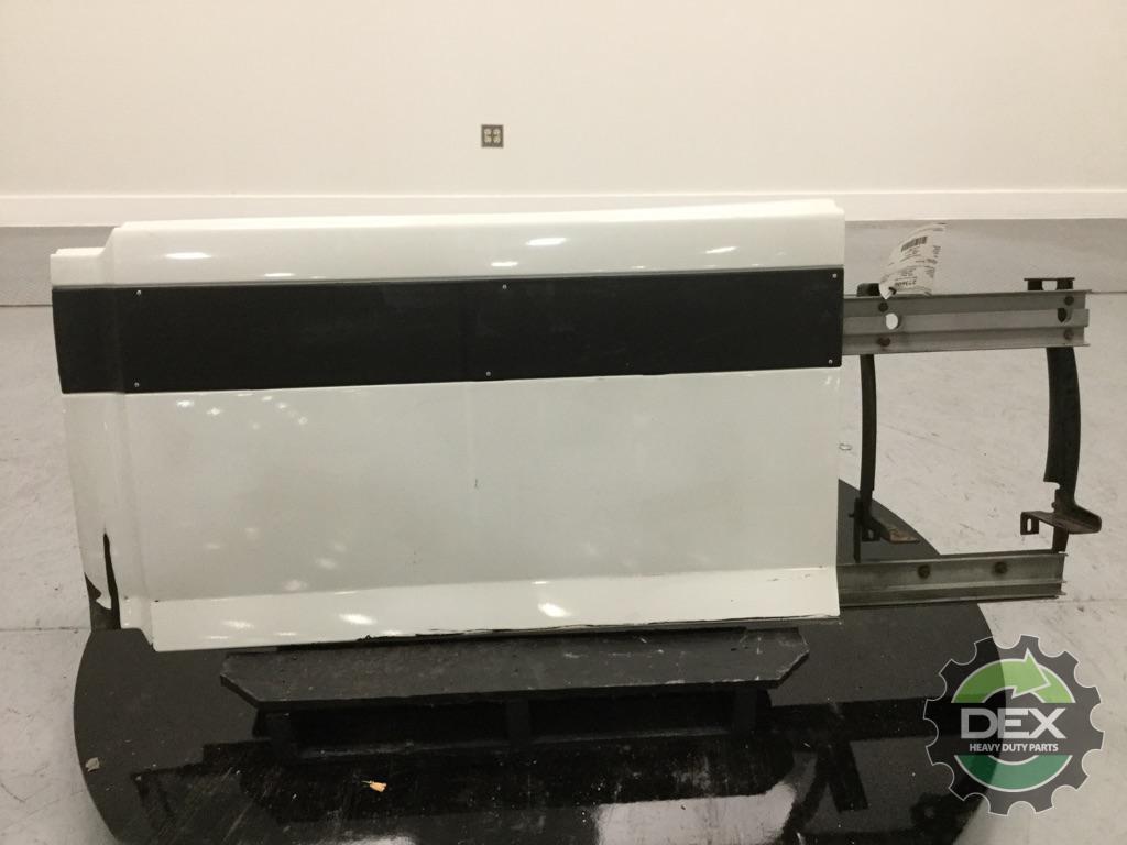 Volvo VNL670 side chassis fairings OEM 20500498D1