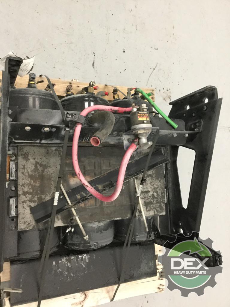 Volvo VNL steel battery box with x3 air tanks 2x 21183543 OEM DDD9