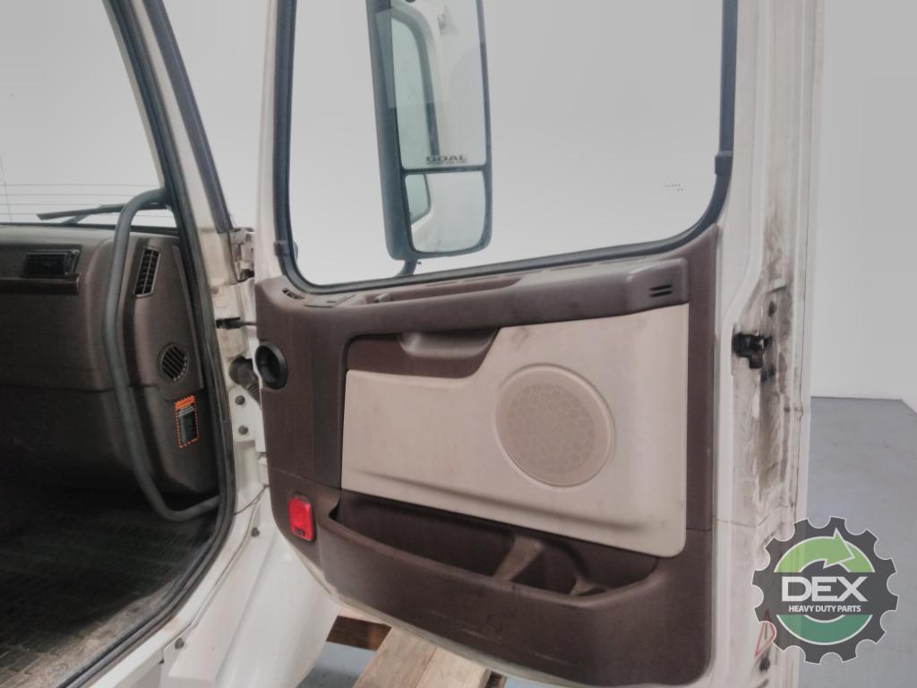 Volvo VNM groomed Daycab OEM 21134493D33