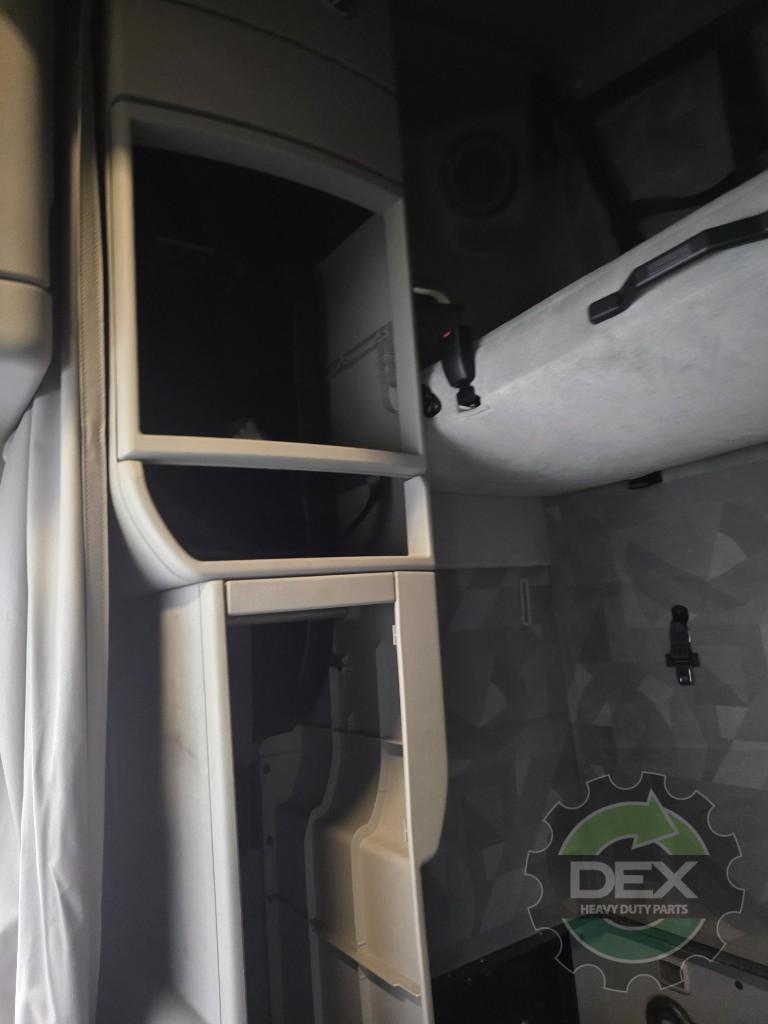 Volvo VNL670 groomed sleeper cab OEM 20413815