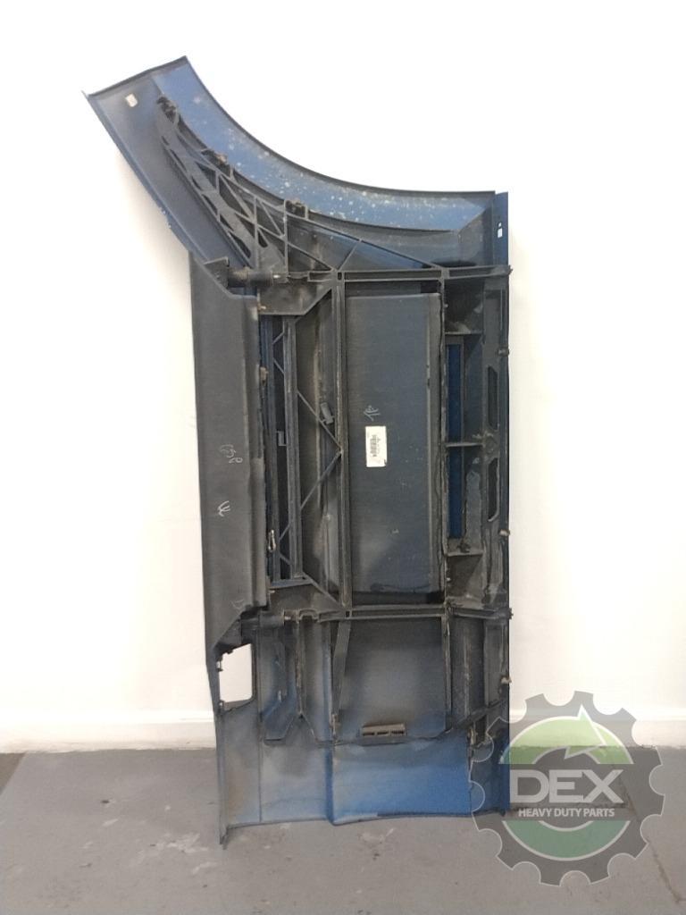 Volvo VNL LH front chassis fairing with steps OEM 82487576D6