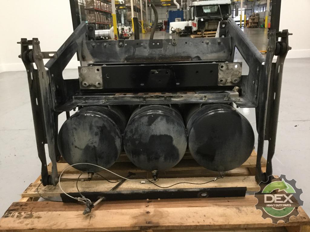 Volvo VNL steel battery box with x3 air tanks 2x 21183543 OEM DDD8