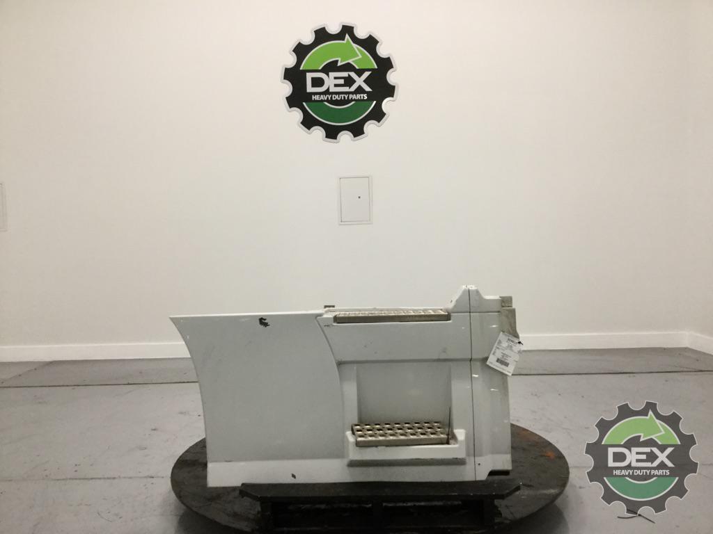 Volvo VNL RH rear chassis fairing with steps 52" paint is peeling