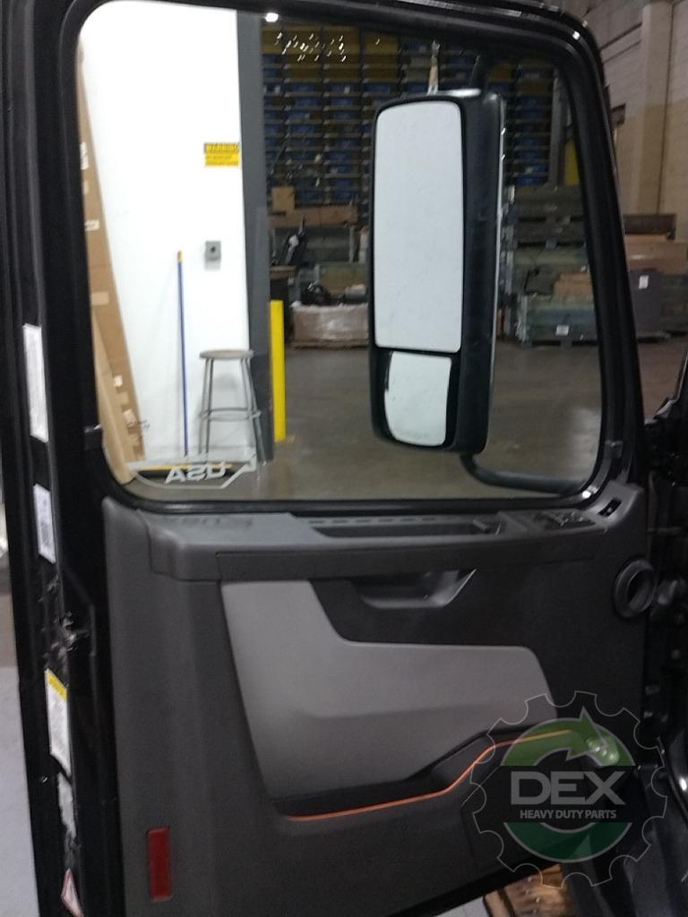 Volvo VNR640 complete groomed sleeper cab OEM 82660501