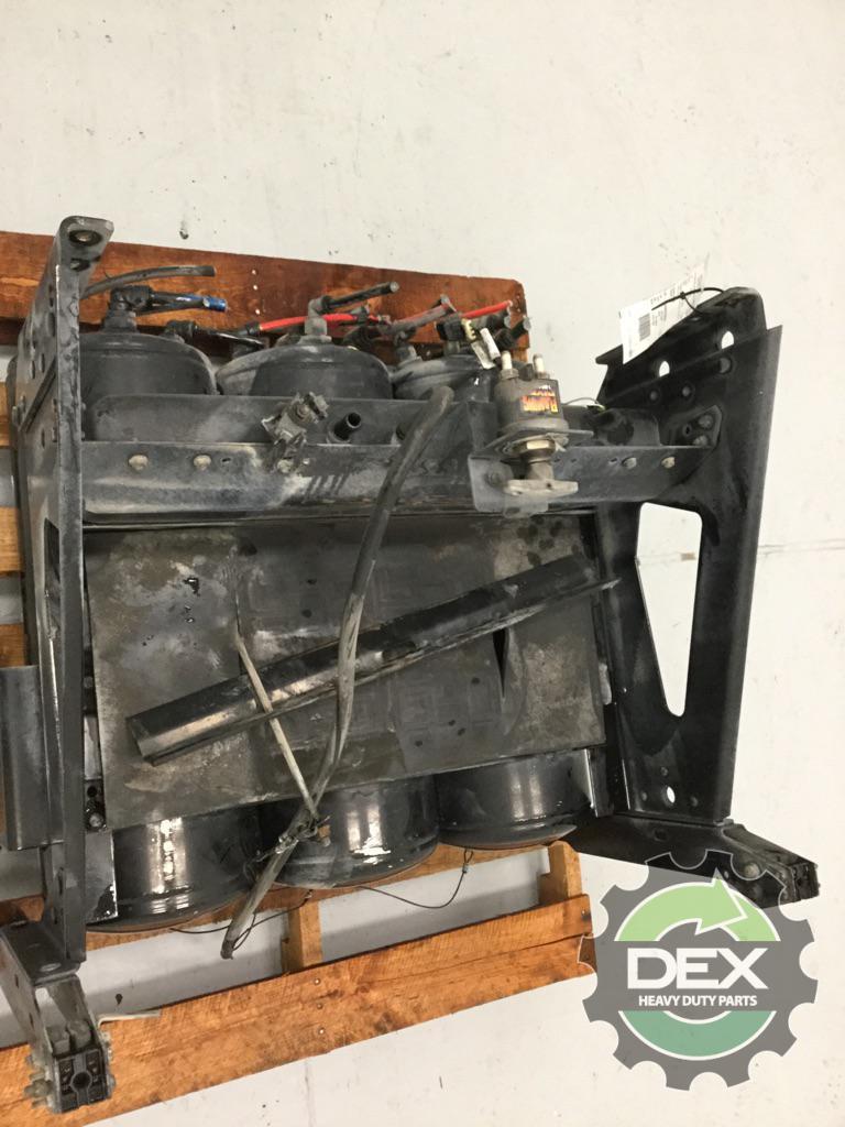 Volvo VNL steel battery box with x3 air tanks 2x 21183543 OEM DDD6