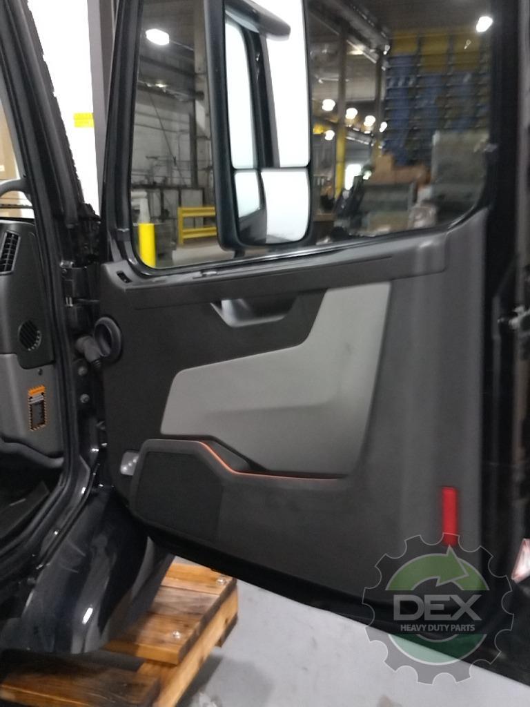 Volvo VNR640 complete groomed sleeper cab OEM 82660501