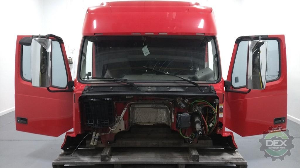 Volvo VNL730 sleeper cab OEM 82660505