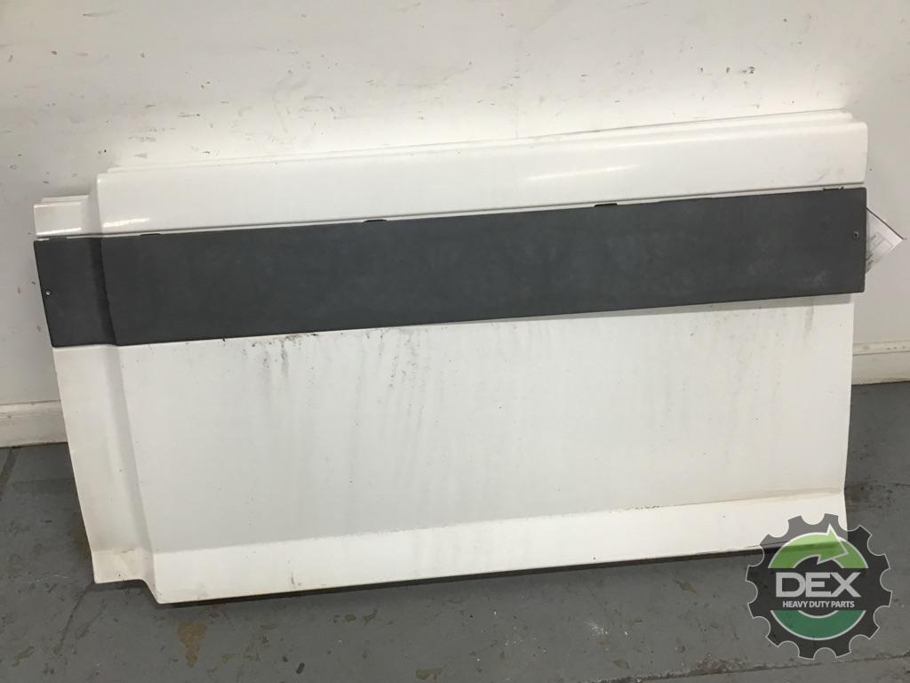 Volvo VNL LH Middle / rear chassis fairing OEM 20500454