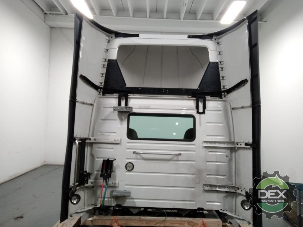 Volvo VNM groomed Daycab OEM 21134493D39