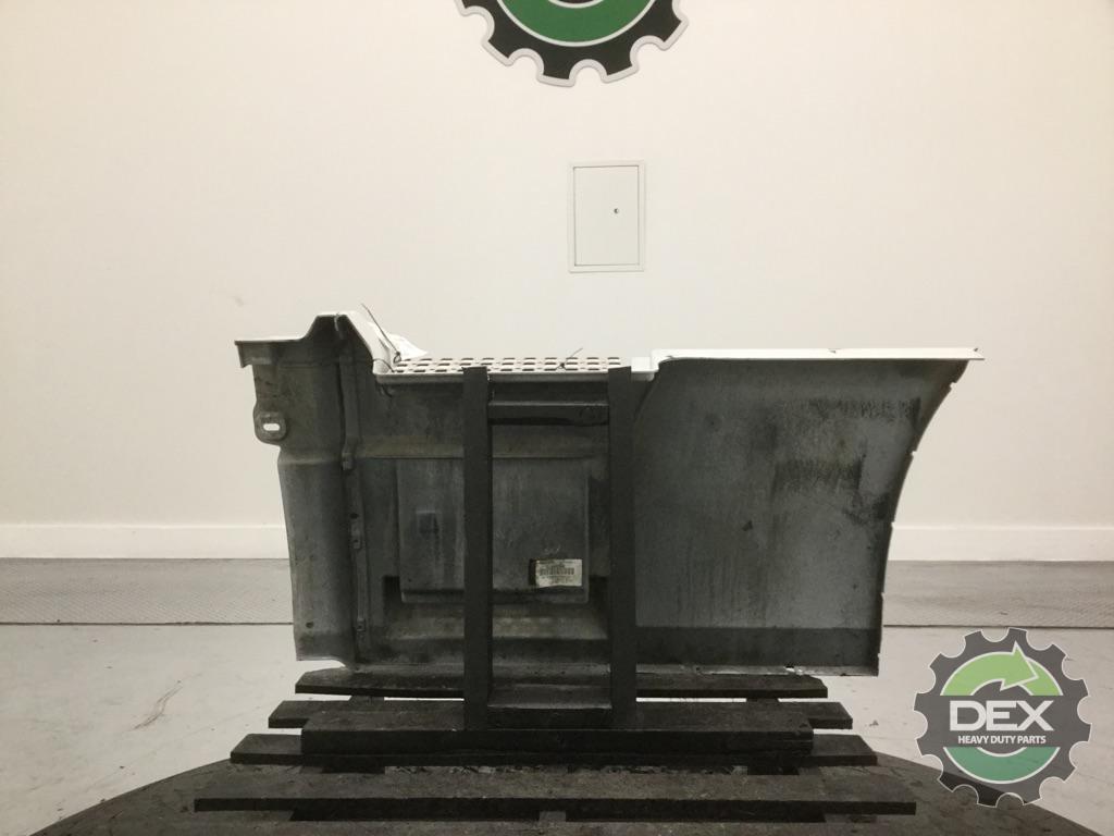 Volvo VNL RH Rear Chassis fairing with steps 52" OEM 82490512D8