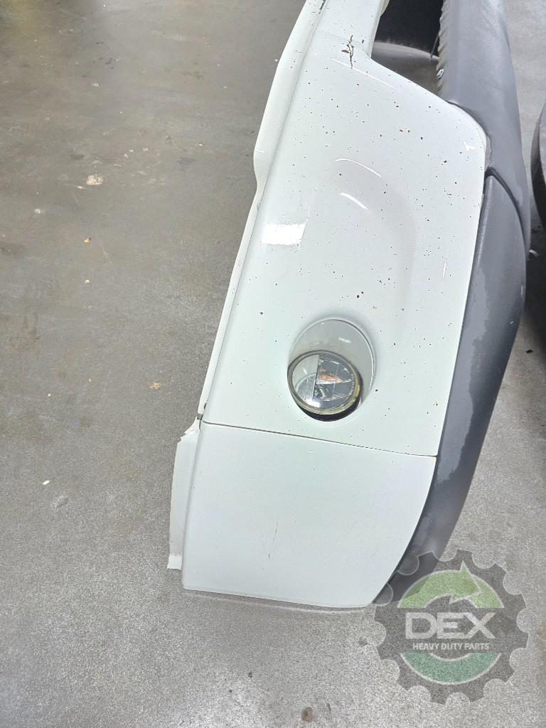 Volvo VNR 3 piece bumper assembly with fog lights OEM 82761955