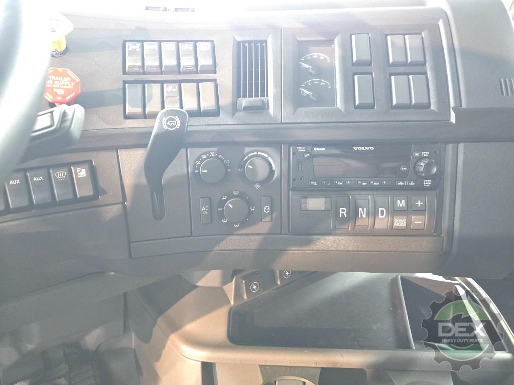 Volvo VNL740 groomed sleeper cab OEM 78517323