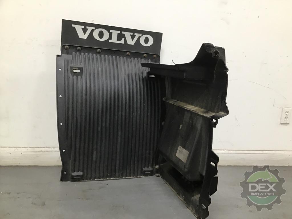 Volvo VNL LH rear chassis fairing with steps OEM 82487055D2