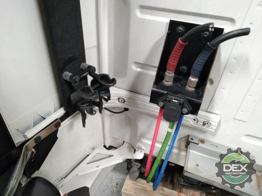 Volvo VNM groomed Daycab OEM 21134493D39