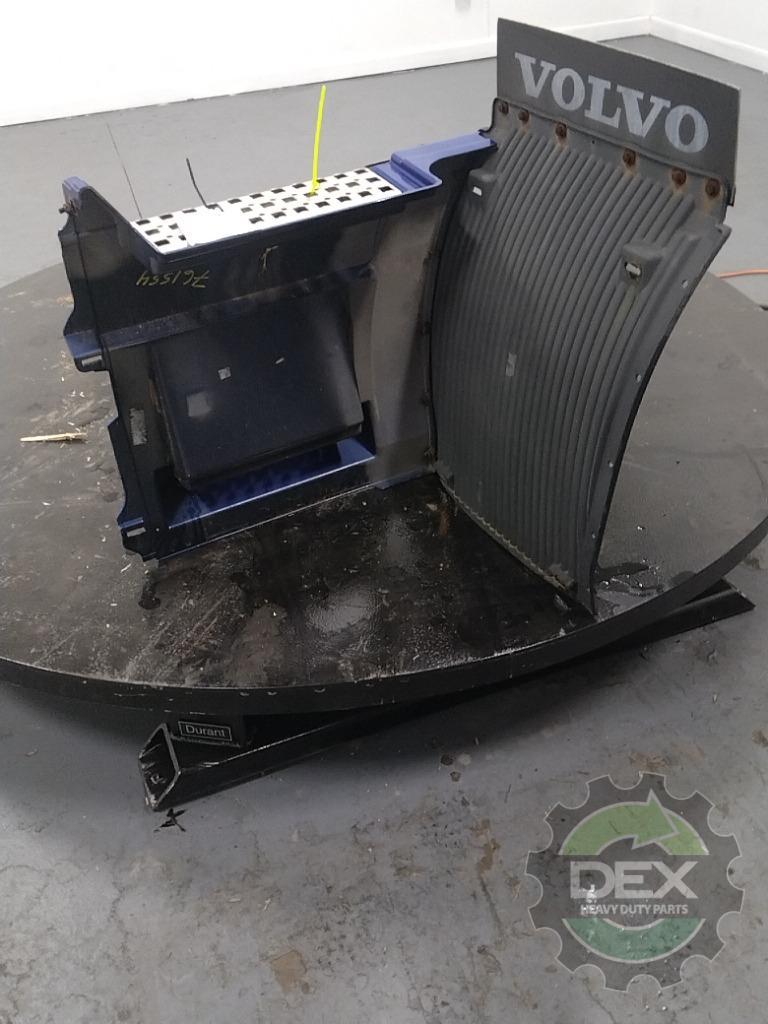 Volvo VNL RH rear chassis fairing OEM 20982719