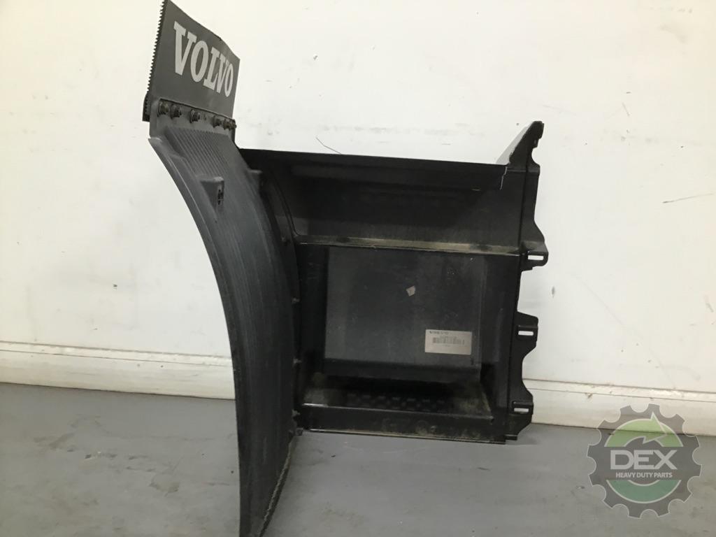 Volvo VNL LH rear chassis fairing with steps OEM 82487055D2