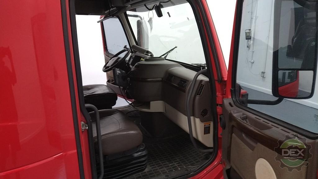 Volvo VNL730 sleeper cab OEM 82660505