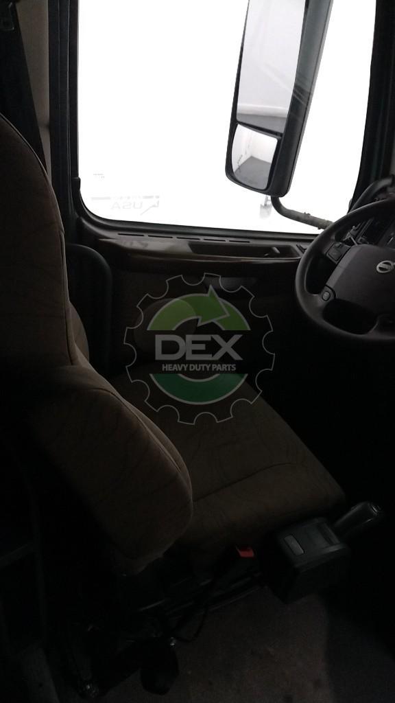 Volvo VNL670 groomed sleeper cab OEM 20413815D1