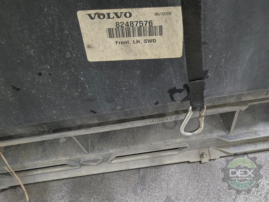 Volvo VNL LH front chassis fairing with steps OEM 82487576D3