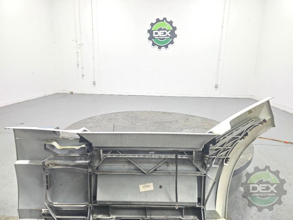 Volvo VNL LH front chassis fairing with steps OEM 82487576D1