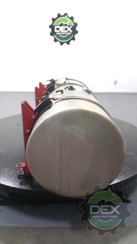 International 140 gallon polished aluminum fuel tank OEM 3748676C94