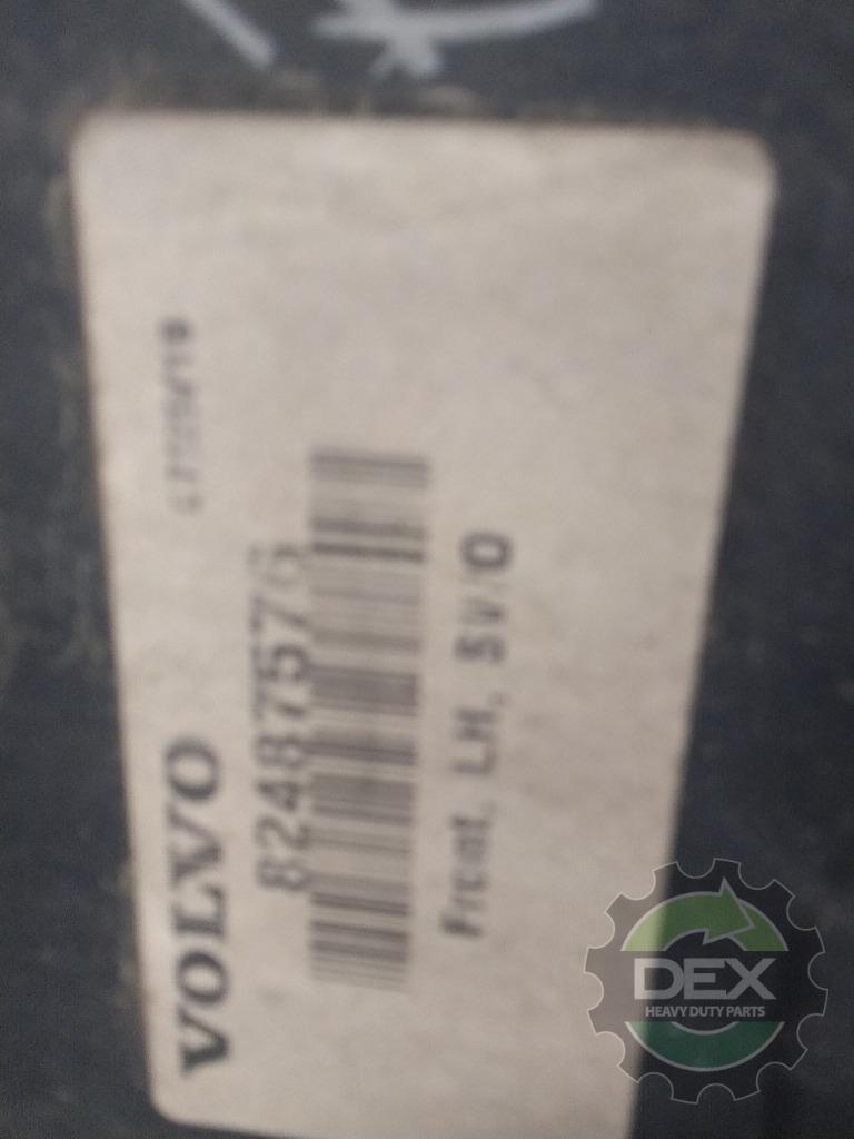 Volvo VNL LH front chassis fairing with steps OEM 82487576D5