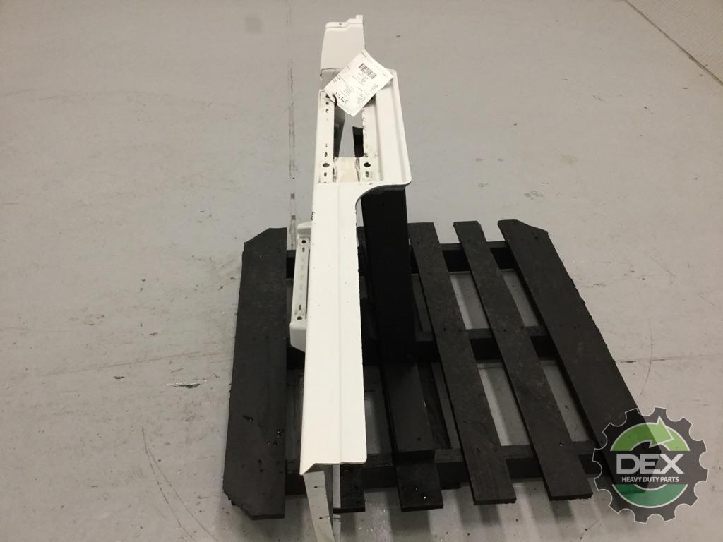 Volvo VNL LH Rear chassis fairing with steps 52" 82490512 OEM