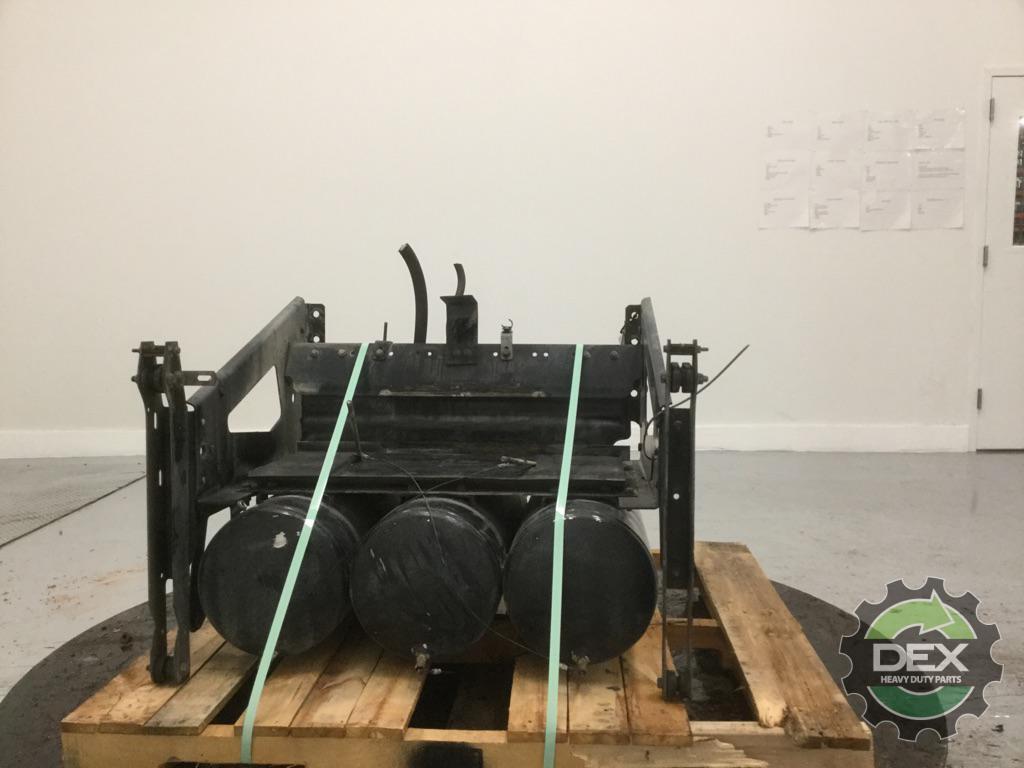 Volvo VNL steel battery box with x3 air tanks 2x 21183543 OEM DDD3