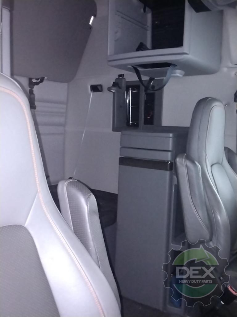 Volvo VNR640 complete groomed sleeper cab OEM 78517020D1