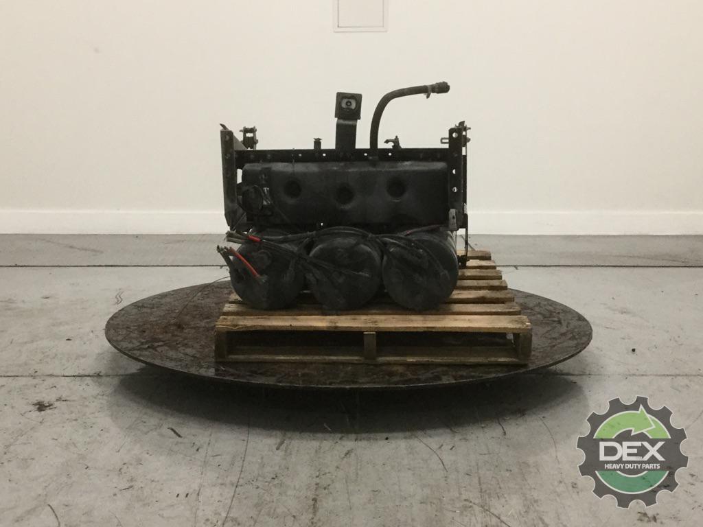 Volvo VNL steel battery box with x3 air tanks 2x 21183543 OEM DDD2