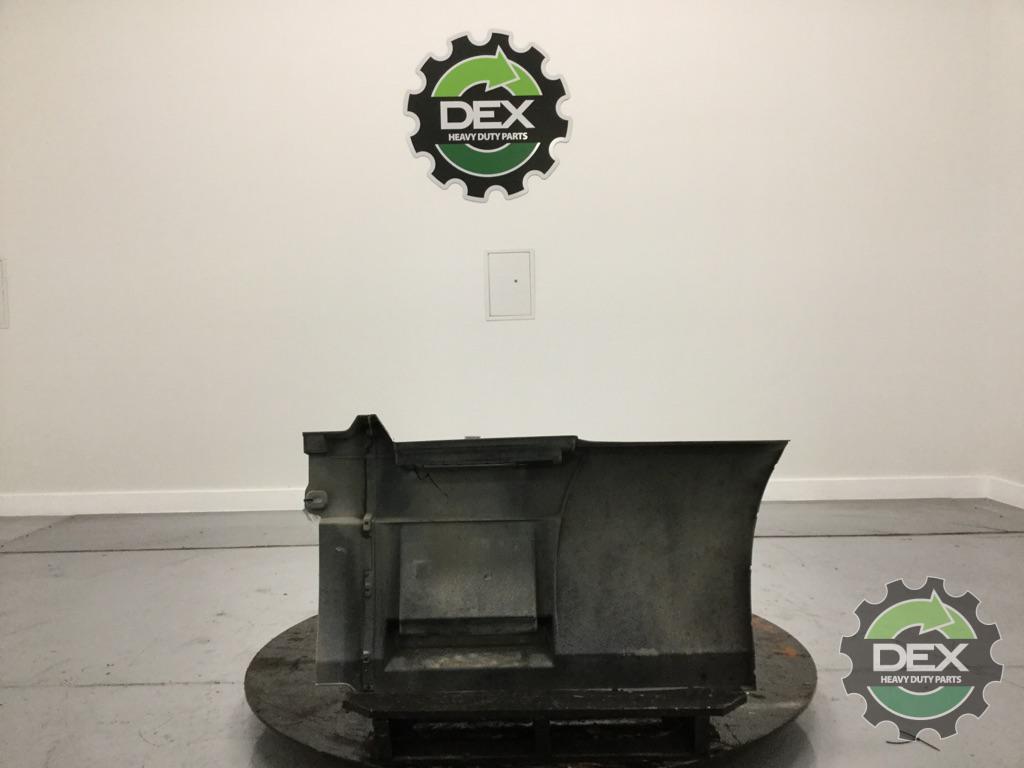 Volvo VNL RH rear chassis fairing with steps 52" paint is peeling