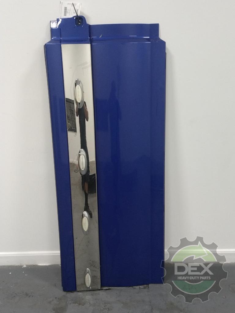 Volvo VNL RH middle chassis fairing OEM 20982639