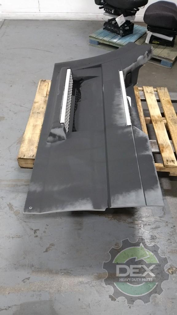 Volvo VNL LH front chassis fairing with latches and steps OEM 20577770