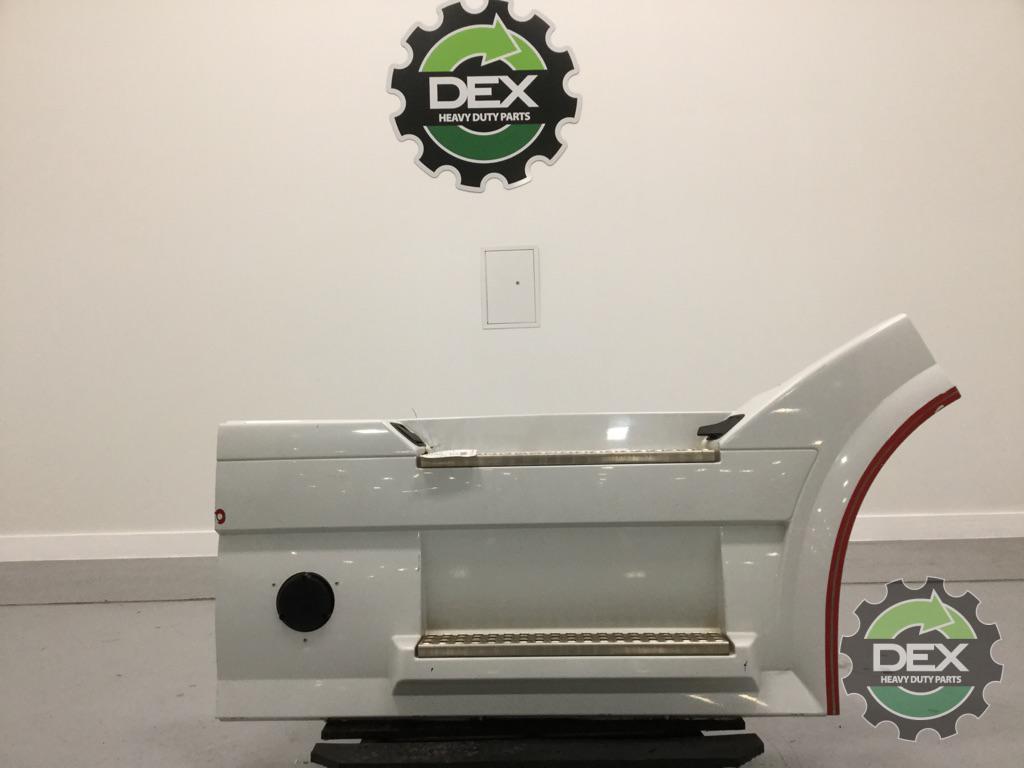 Volvo VNL RH front chassis fairing with latches and steps 72" with DDD2