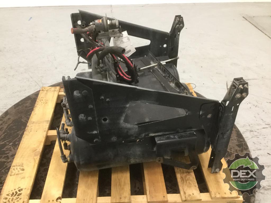 Volvo VNL steel battery box with x3 air tanks 2x 21183543 OEM