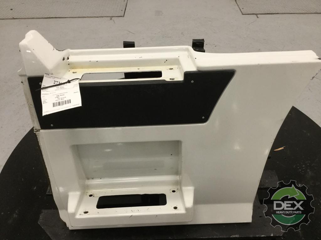 Volvo VNL670 side chassis fairings OEM 20500454D1