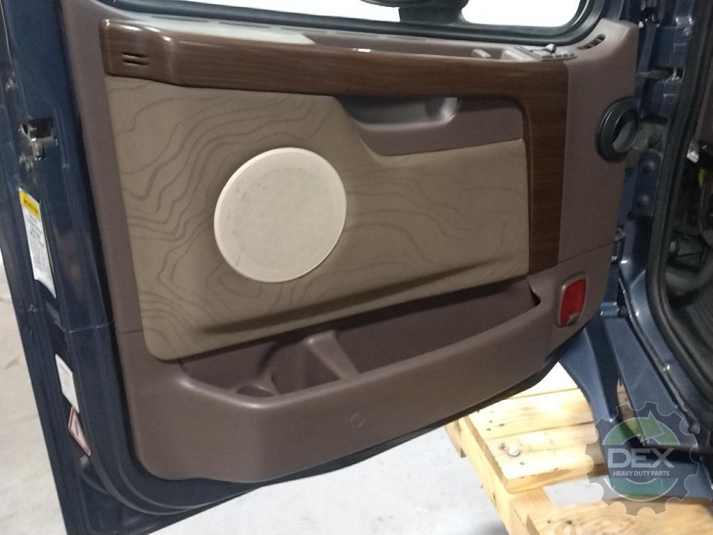 Volvo VNL780 sleeper cab OEM 20801803