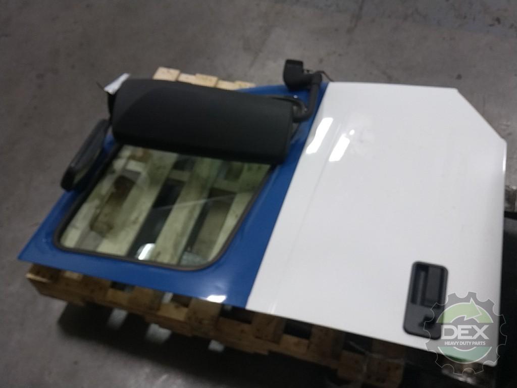 Volvo VNL RH door assembly with good glass OEM 22035911D10