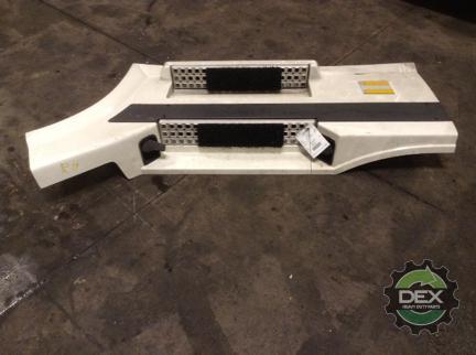 Volvo VNL670 RH front chassis fairing with latches OEM 20536505