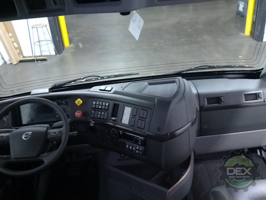 Volvo VNR640 complete groomed sleeper cab OEM 82660501