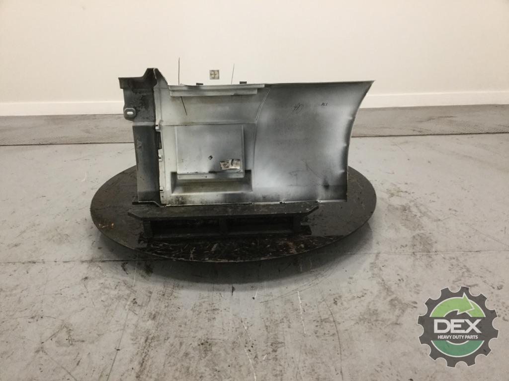 Volvo VNL RH Rear Chassis fairing with steps 52" OEM 82490540D8