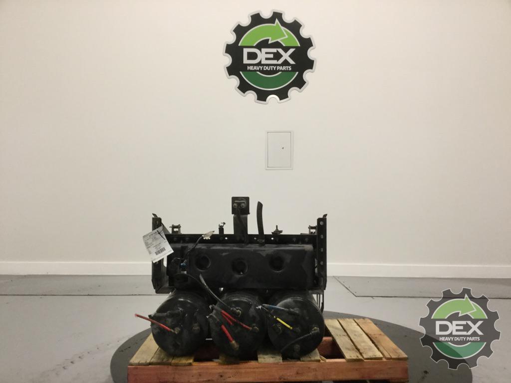 Volvo VNL steel battery box with x3 air tanks 2x 21183543 OEM DDD7