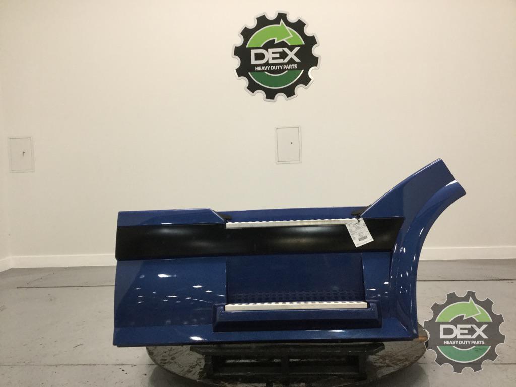 Volvo VNL small wheel opening RH front chassis fairing with steps