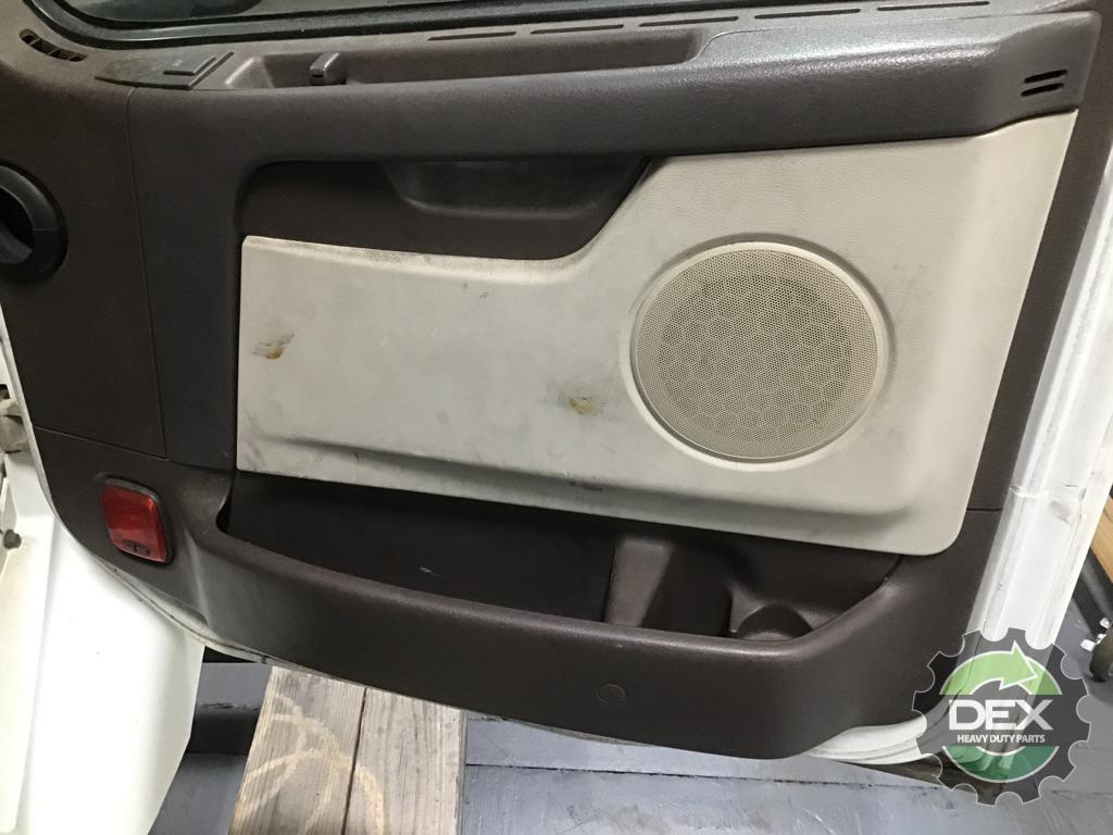 Volvo VNM groomed Daycab OEM 21134493D32