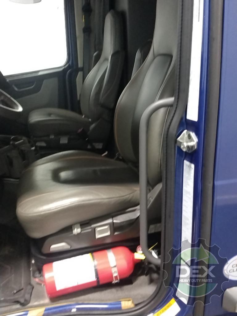 Volvo VNR640 complete groomed sleeper cab OEM 78517020D1