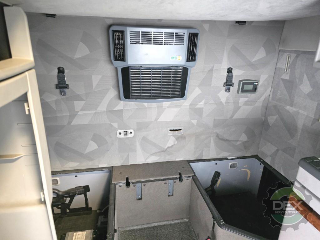 Volvo VNL670 groomed sleeper cab OEM 20413815