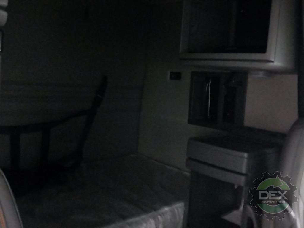 Volvo VNR640 complete groomed sleeper cab OEM 82660501