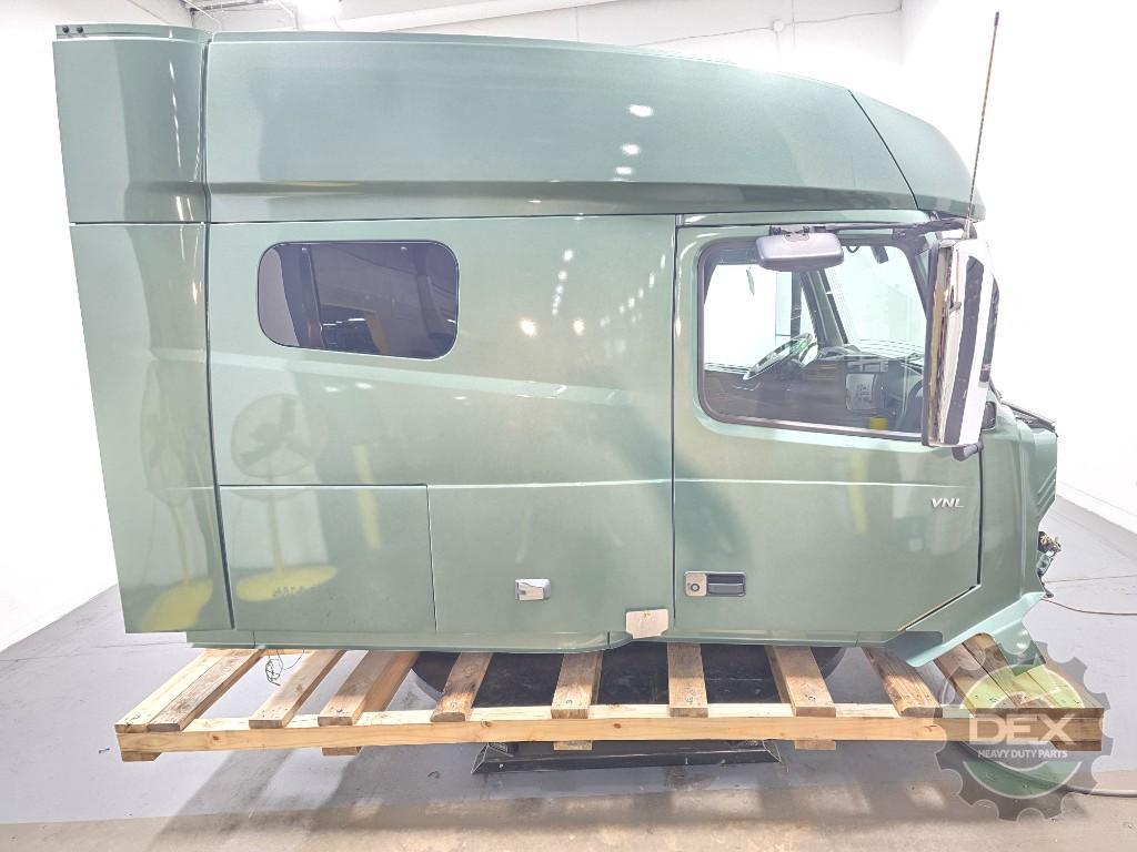 Volvo VNL740 groomed sleeper cab OEM 78517323